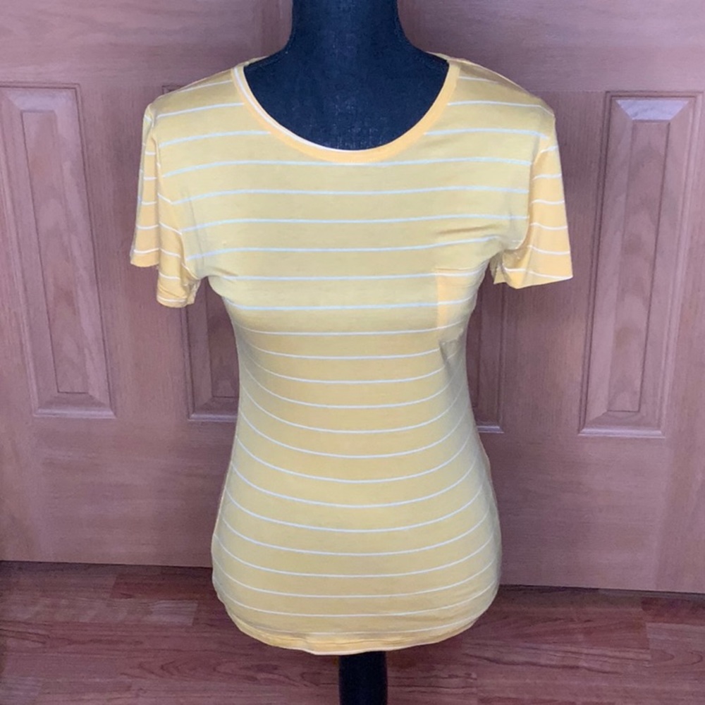 Rue 21 soft and stretchy crewneck tee